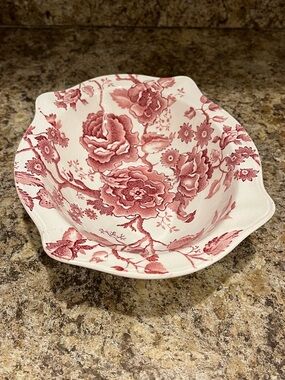 Vintage Johnson Brothers English Chippendale Red Floral Serving Bowl England